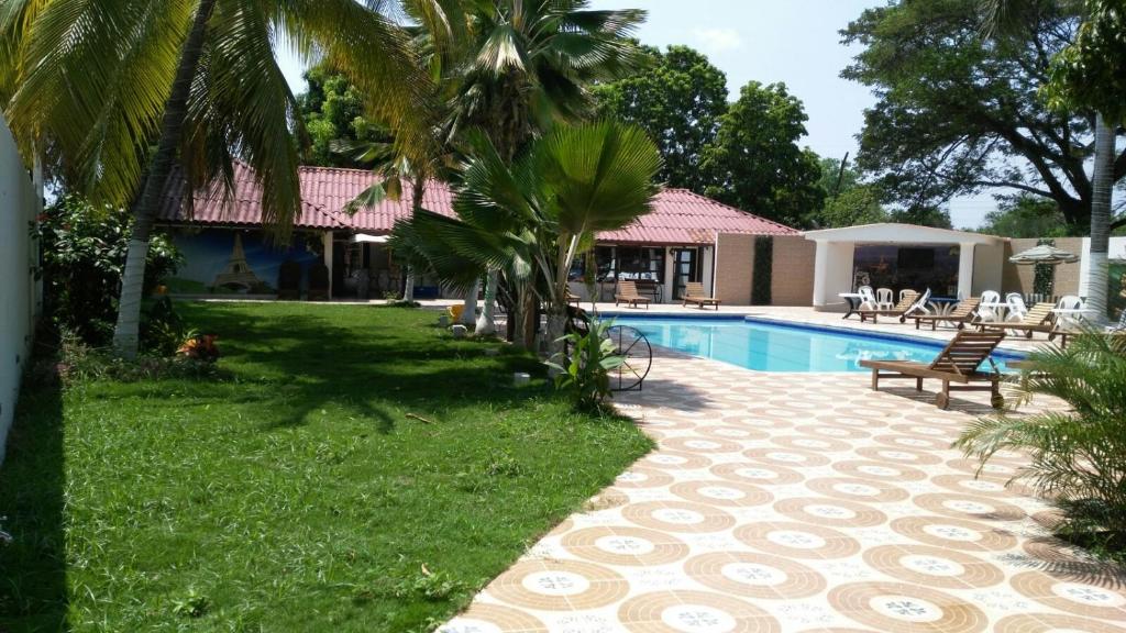 Bazén v ubytování Hotel Mar y Luna nebo v jeho okolí