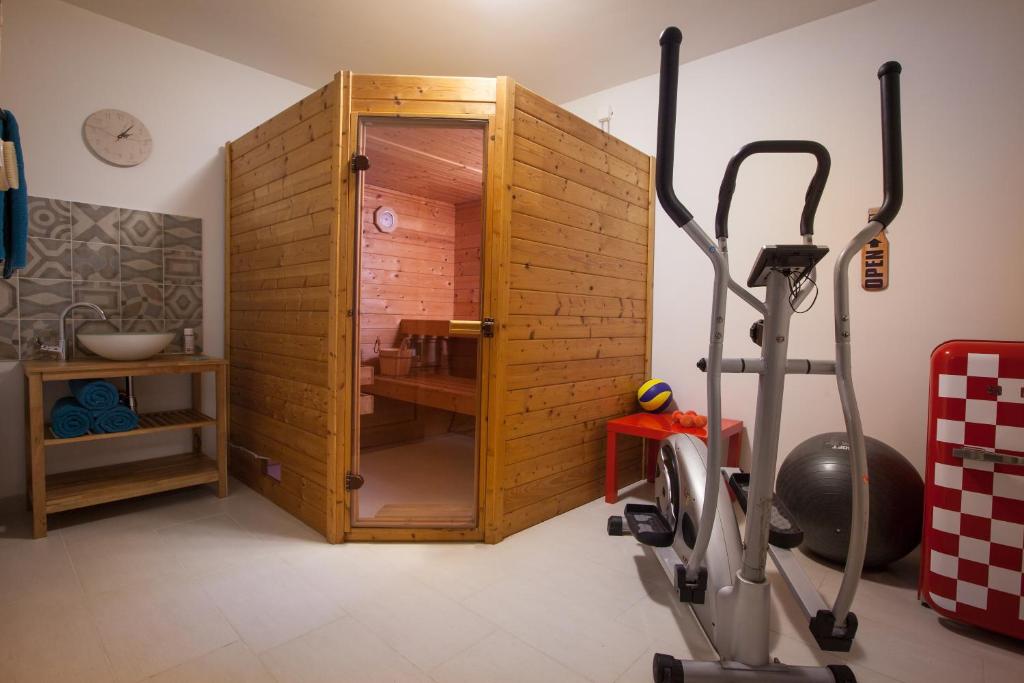 Posilňovňa alebo fitness centrum v ubytovaní Villa IVA, 3lovelyvillas