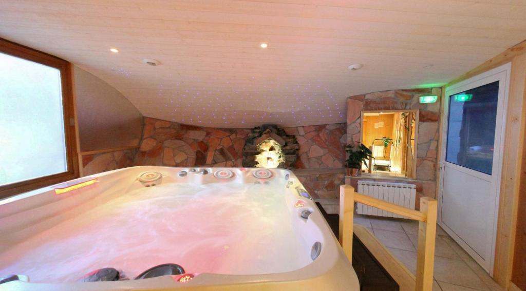 Imagem da galeria de Hotel Les Chalets em Brides-les-Bains