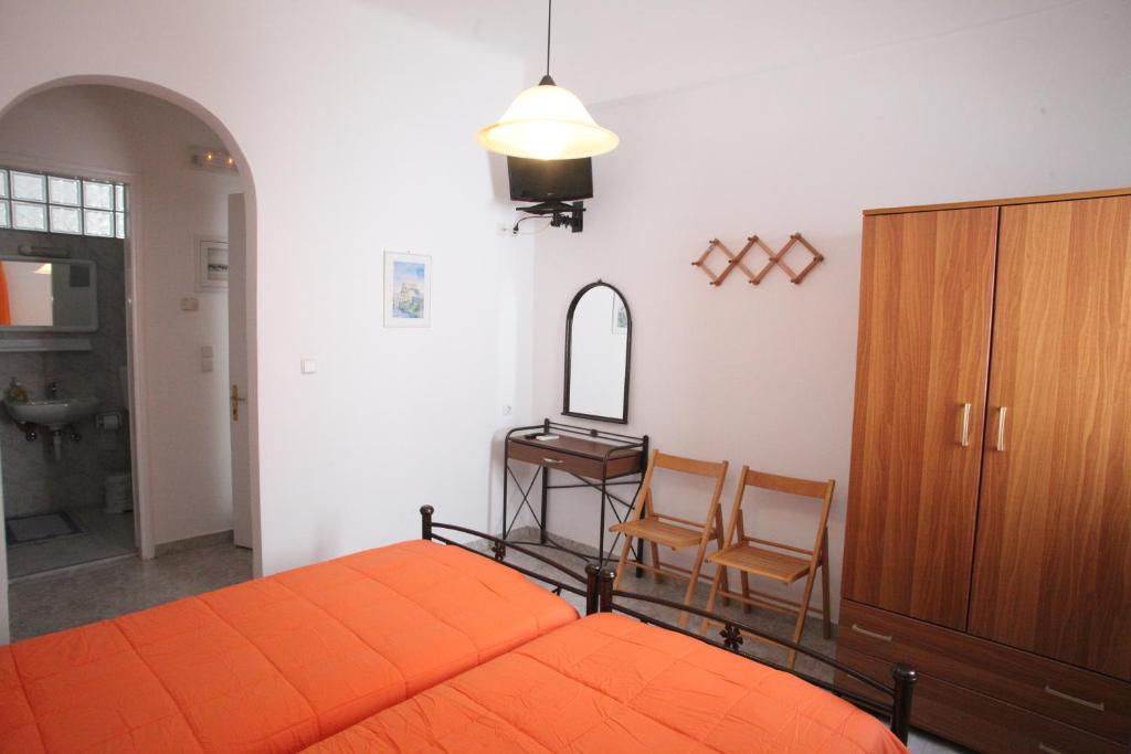 Postel nebo postele na pokoji v ubytování Afroditi Syros