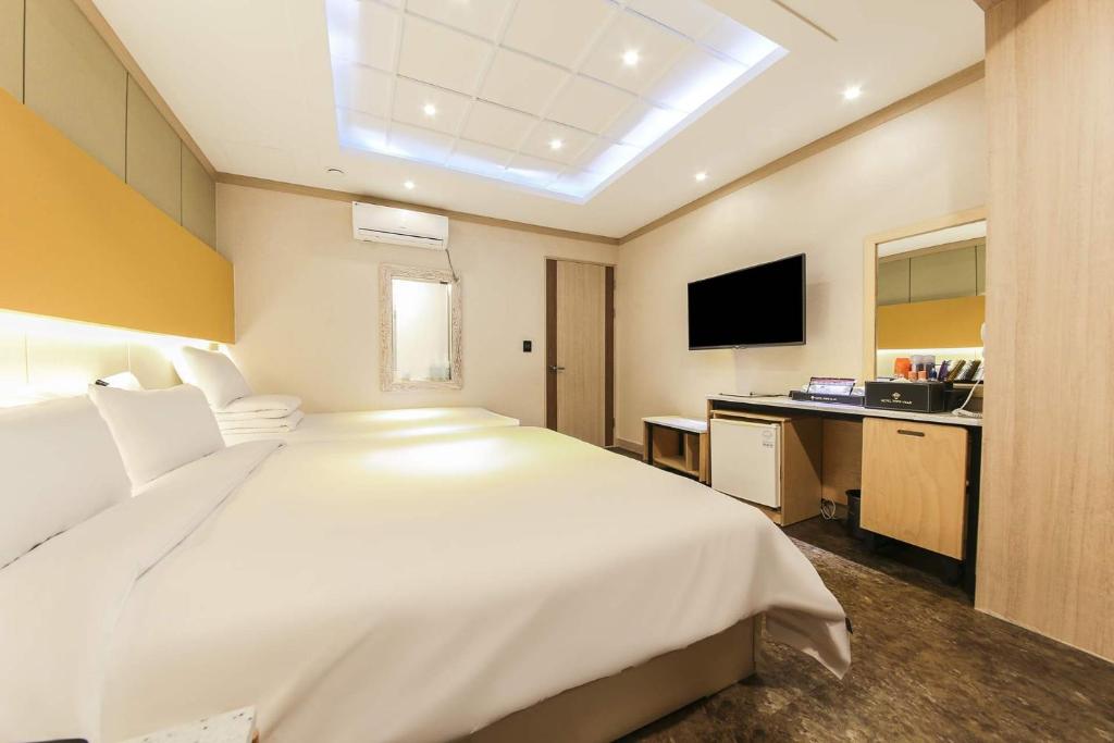 Kuchyň nebo kuchyňský kout v ubytování Hotel TopsVille