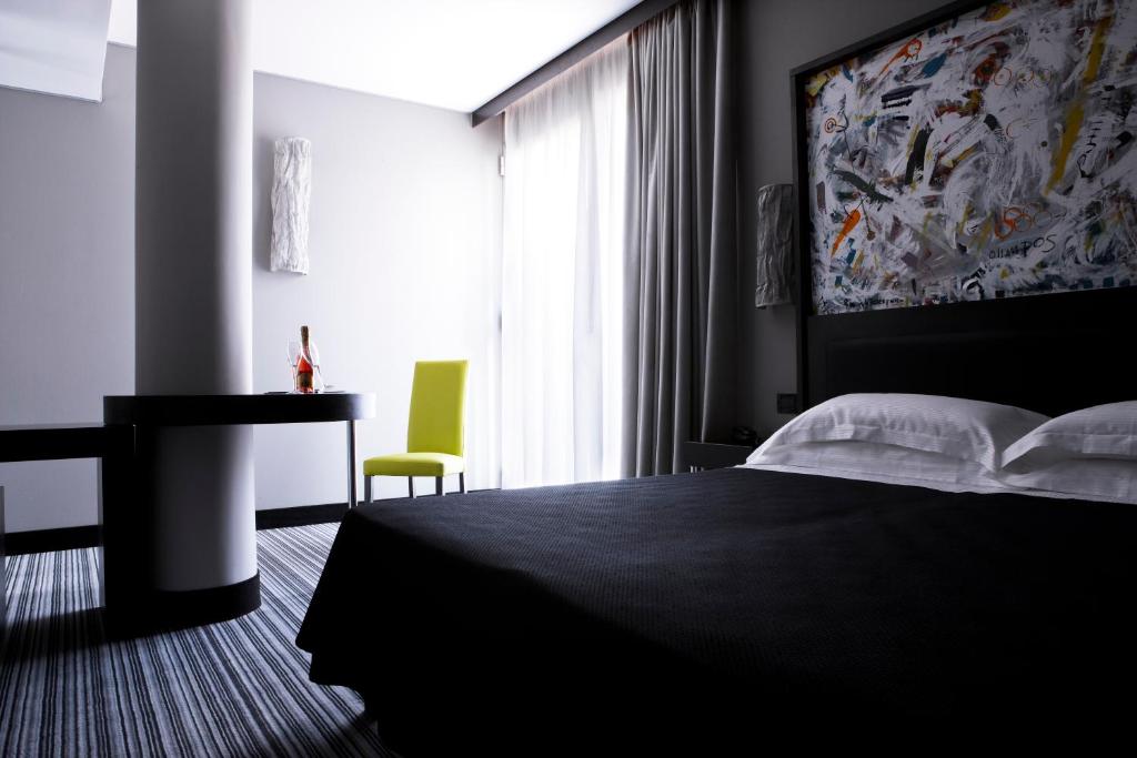 Postel nebo postele na pokoji v ubytování Twentyone Hotel