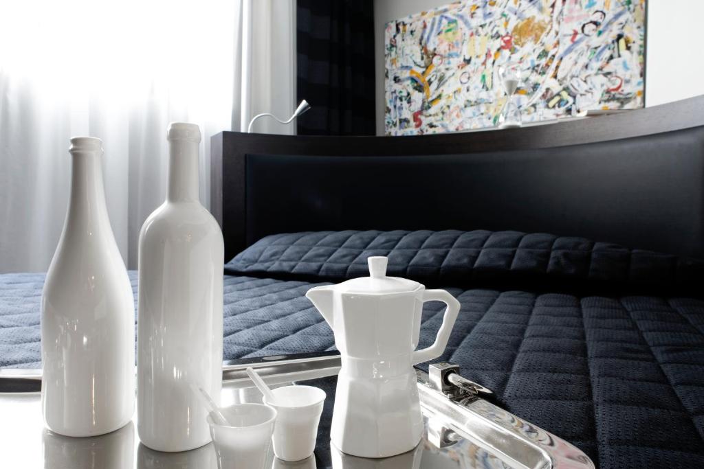 Příslušenství pro přípravu čaje a kávy v ubytování Twentyone Hotel