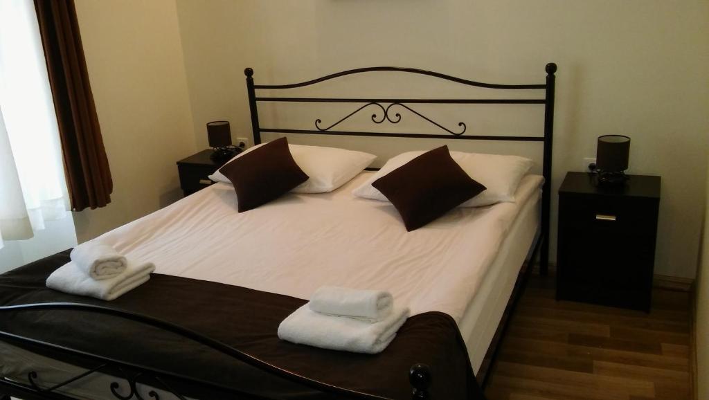 Postel nebo postele na pokoji v ubytování Old Town Suites