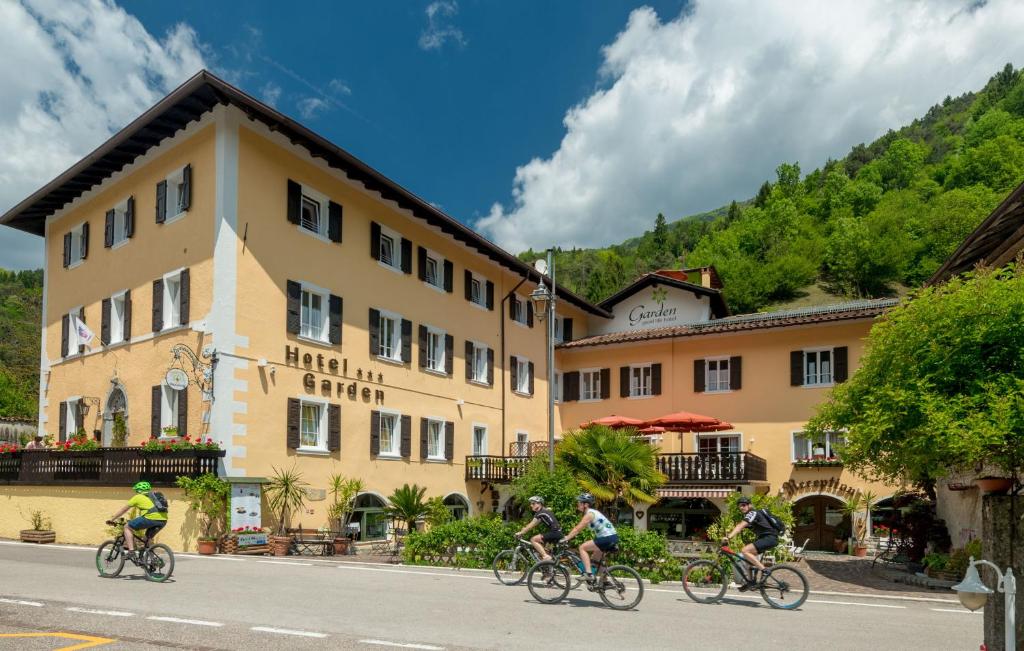 Jízda na kole v ubytování Good Life Hotel Garden nebo okolí