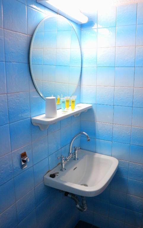 Koupelna v ubytování Akti Hotel
