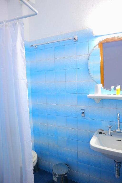 Koupelna v ubytování Akti Hotel