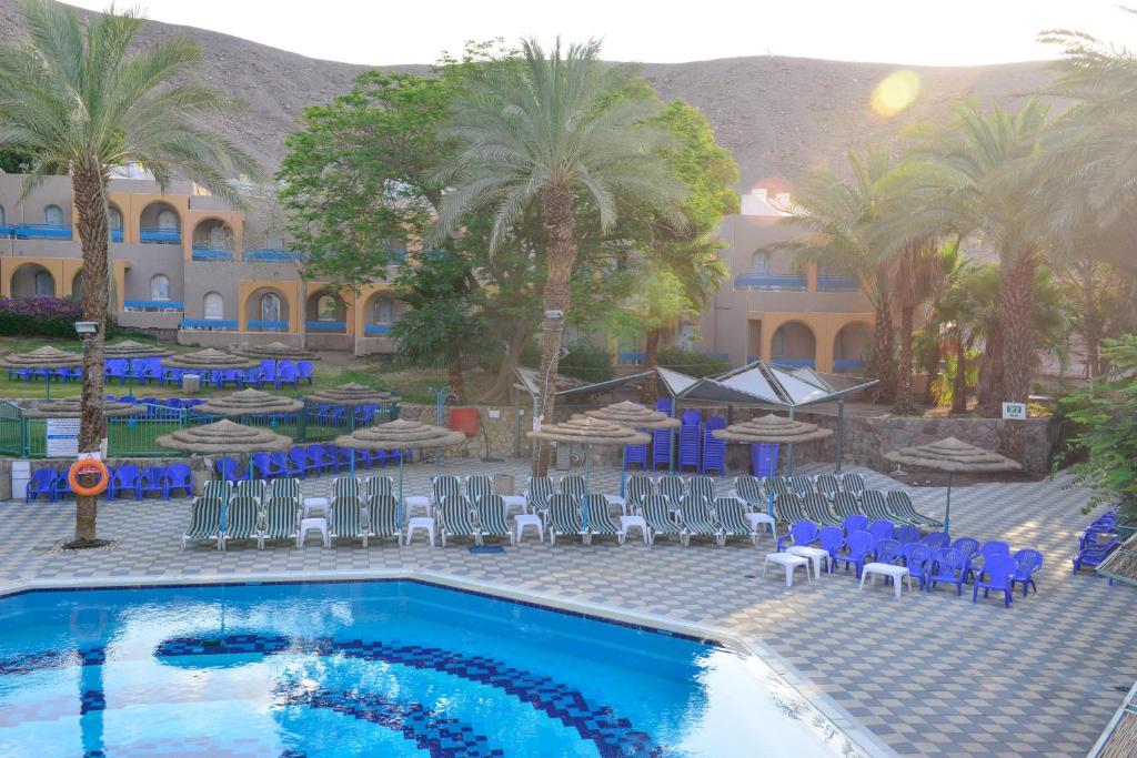 Bazén v ubytování Club In Eilat - Coral Beach Villa Resort nebo v jeho okolí