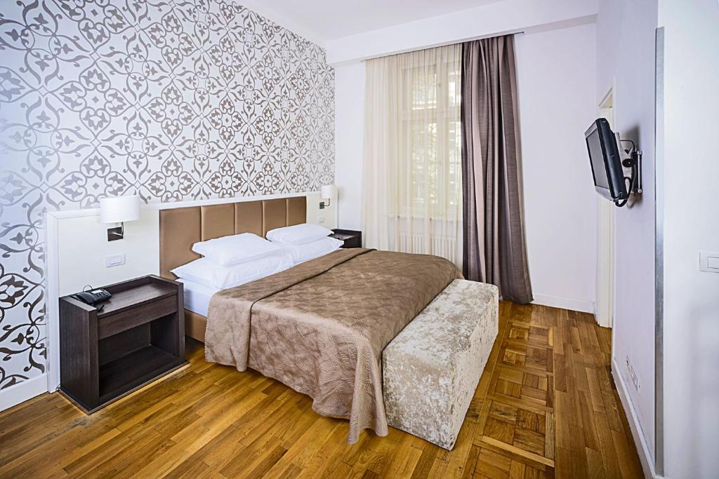 Postel nebo postele na pokoji v ubytování Deminka Palace