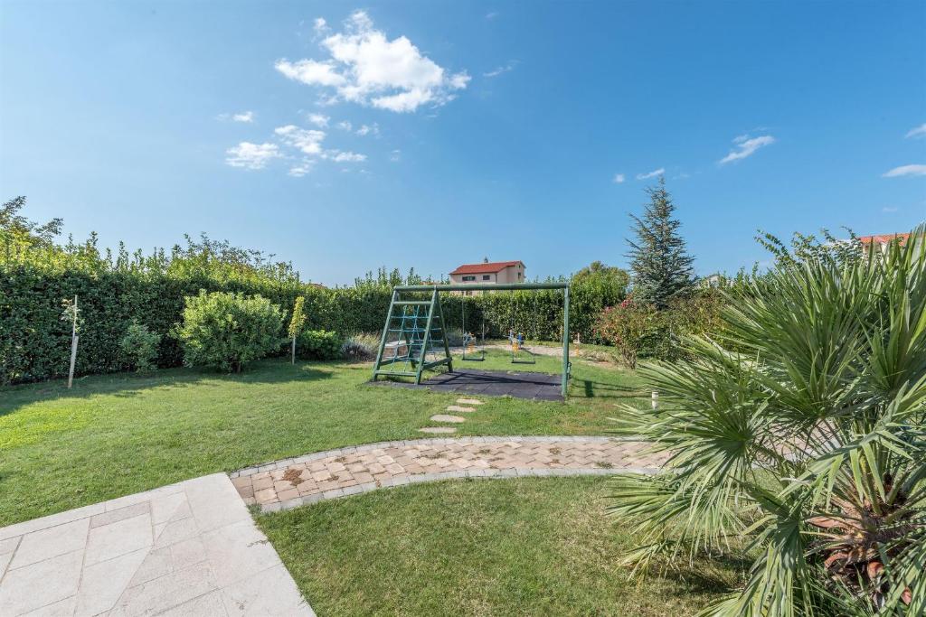 Vonkajšia záhrada v ubytovaní Villa Betina