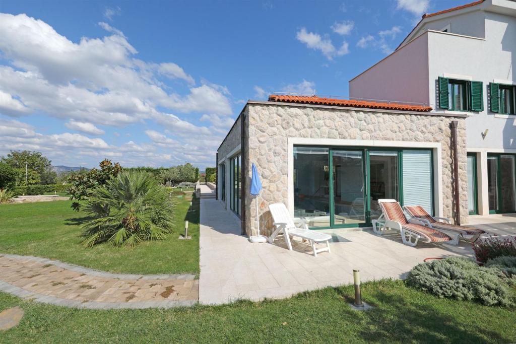 Vonkajšia záhrada v ubytovaní Villa Betina