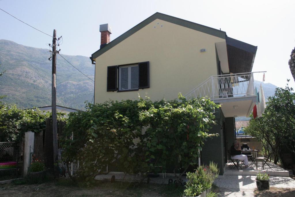 Nespecifikovaný výhled na hory nebo výhled na hory při pohledu z apartmánu