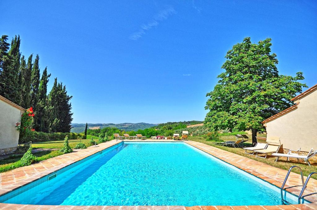 Basen w obiekcie Vittoriana near San Gimignano by PosarelliVillas lub w pobliżu