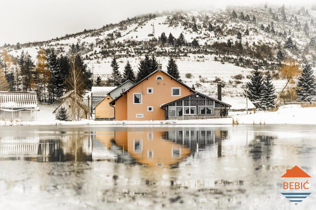 Afbeelding uit fotogalerij van Lake House Bebić in Kupres
