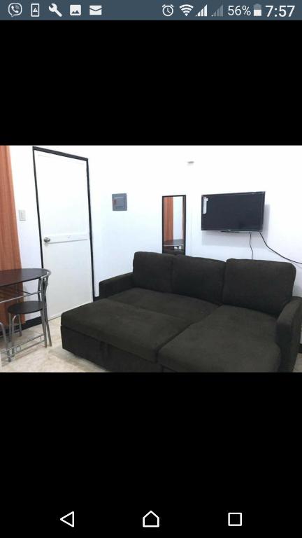 Ruang duduk di Prince Transient house