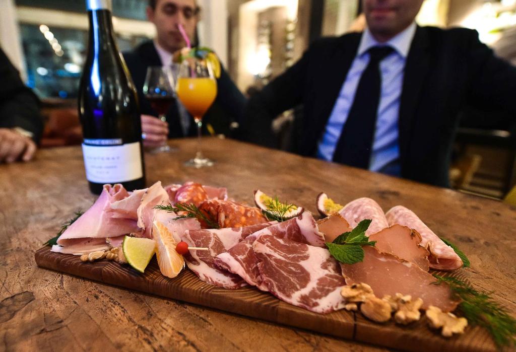 Nápoje v ubytování Maison Philippe Le Bon Hôtel, Restaurant & Bar le 19