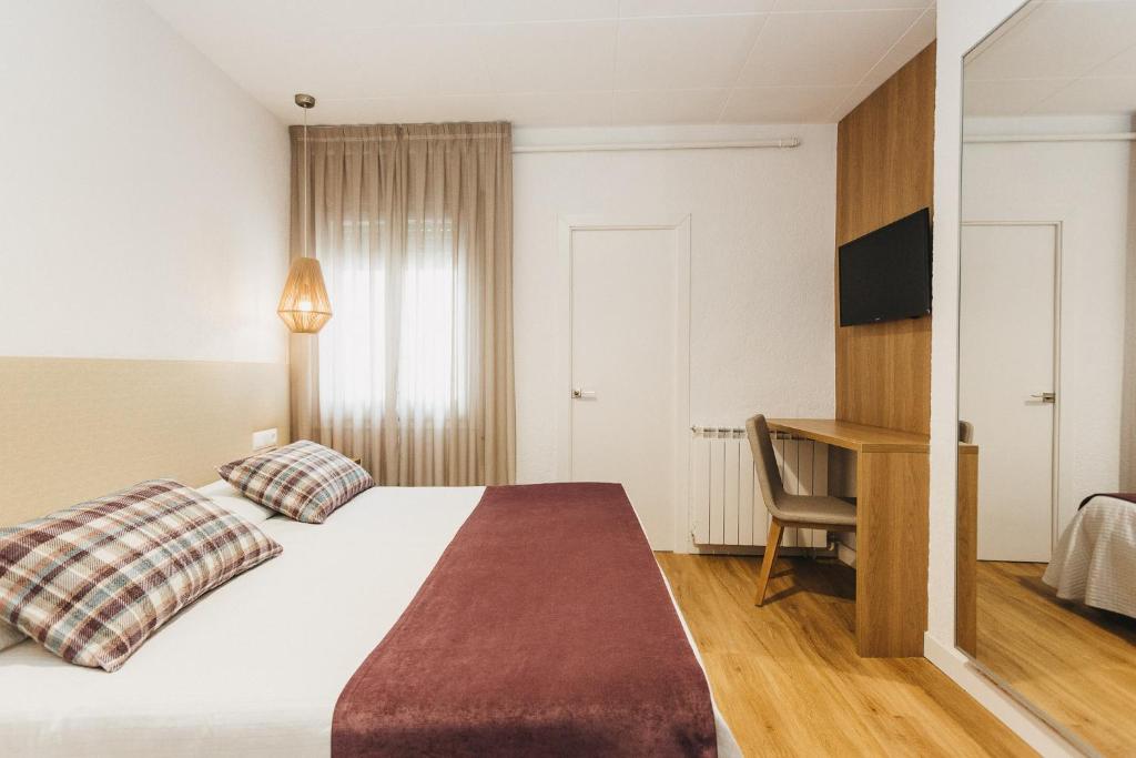 Postel nebo postele na pokoji v ubytování Hotel Catalunya Ribes de Freser