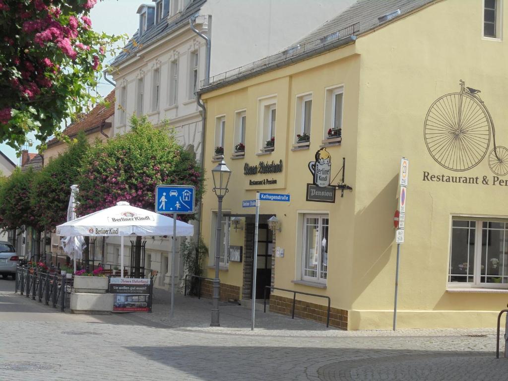 a yellow building on the side of a street at Neues Vaterland in Zehdenick