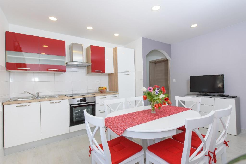 Kuchyňa alebo kuchynka v ubytovaní Apartment Kate