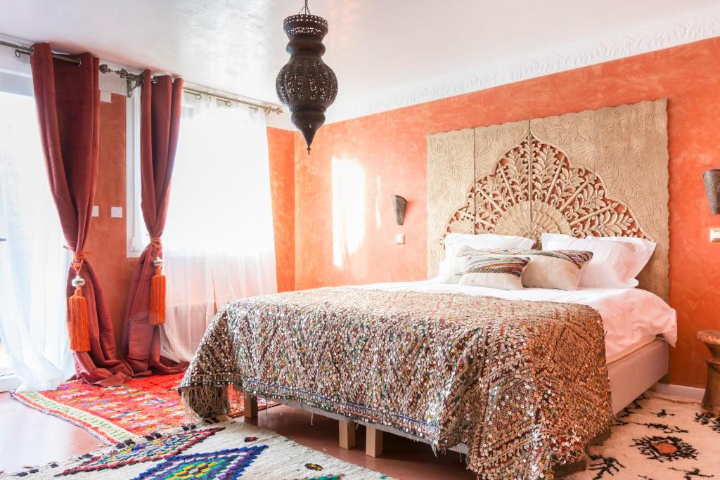Postel nebo postele na pokoji v ubytování Riad SPA "Les Portes de l'Orient" TOURS