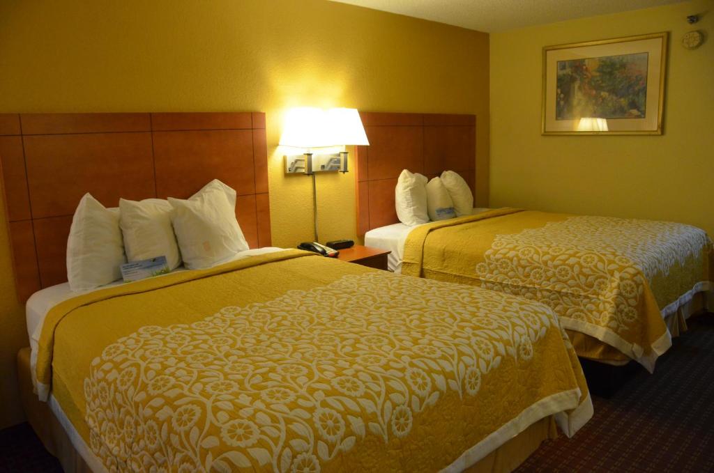 Days Inn by Wyndham Airport Nashville East photo