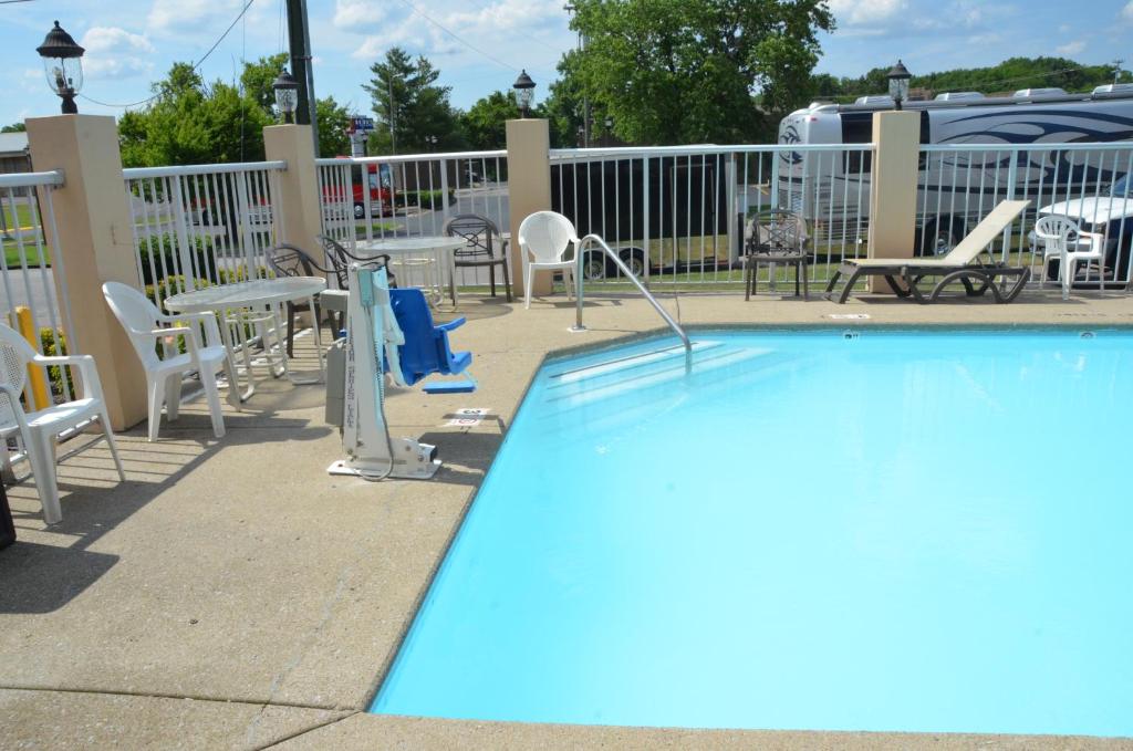 Days Inn by Wyndham Airport Nashville East photo