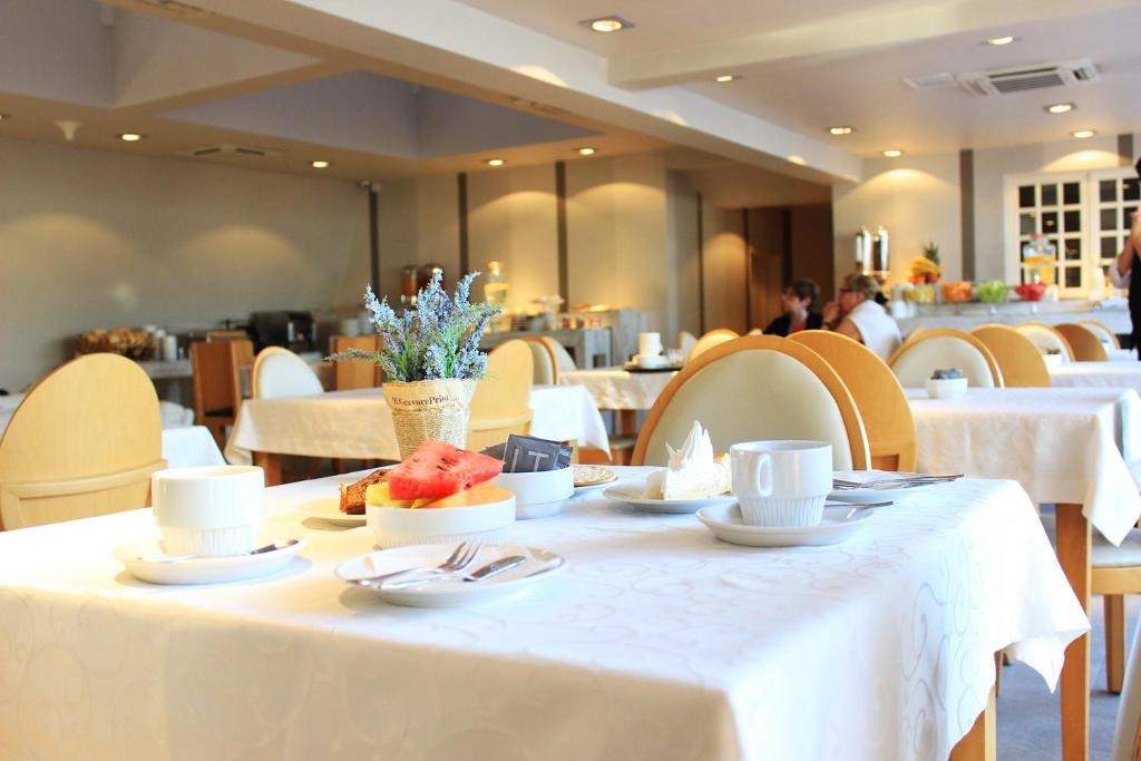 Un restaurante u otro lugar para comer en Hotel Las Terrazas Business