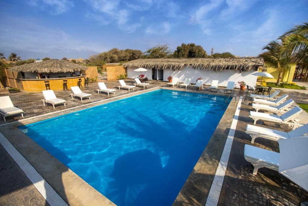 Swimmingpoolen hos eller tæt på ÓRGANOS BEACH bungalows & suites