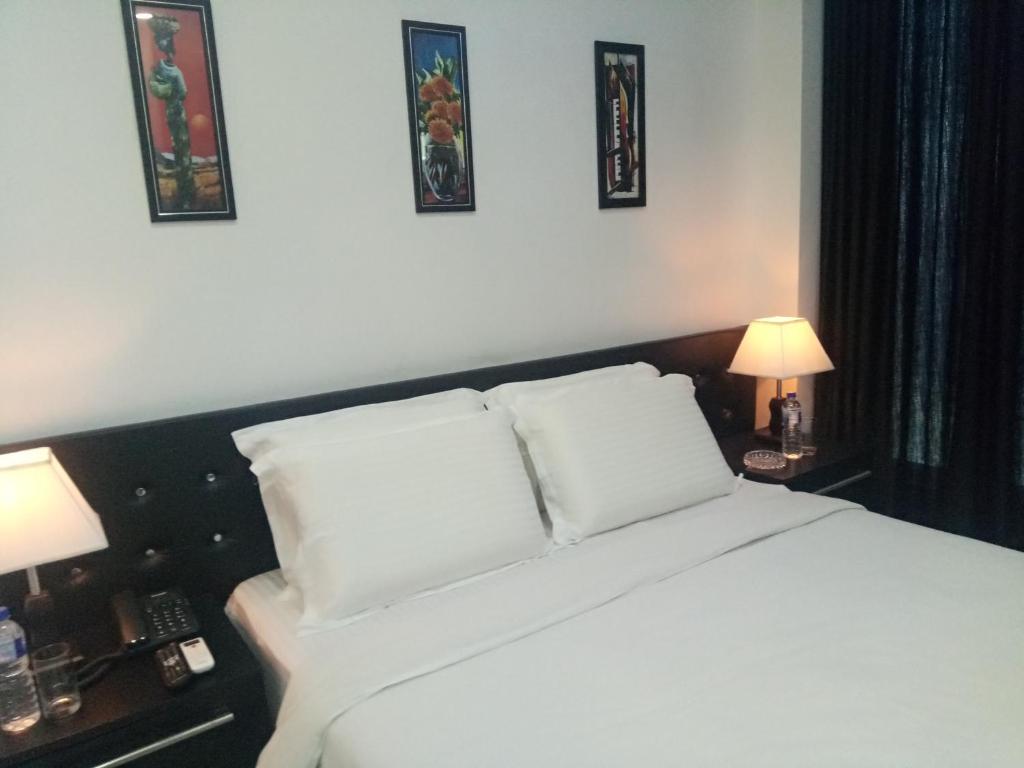 Postel nebo postele na pokoji v ubytování J. I. T HOTEL