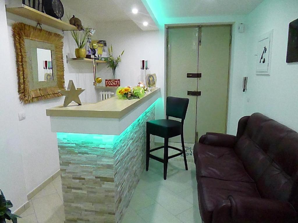 Kuchyň nebo kuchyňský kout v ubytování Monaco Rooms