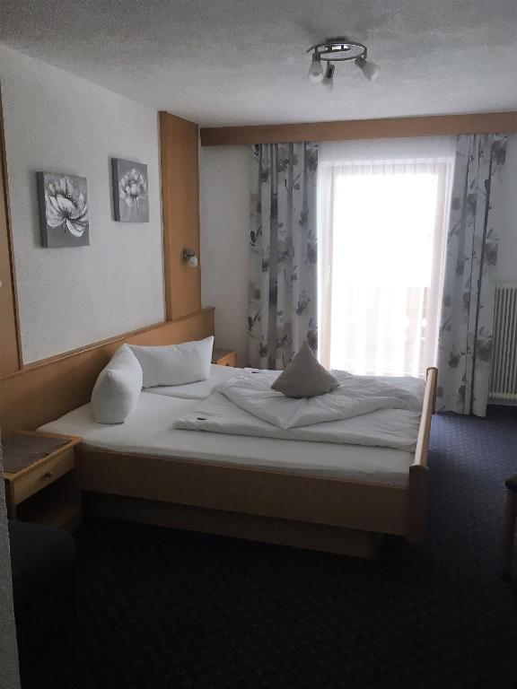 Postel nebo postele na pokoji v ubytování Haus Alpina
