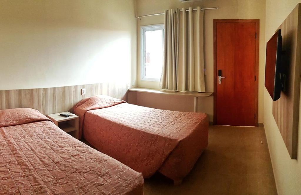  Eden Park Hotel