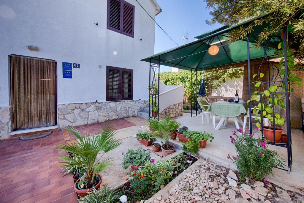 Zahrada ubytování Apartments Mihojevic