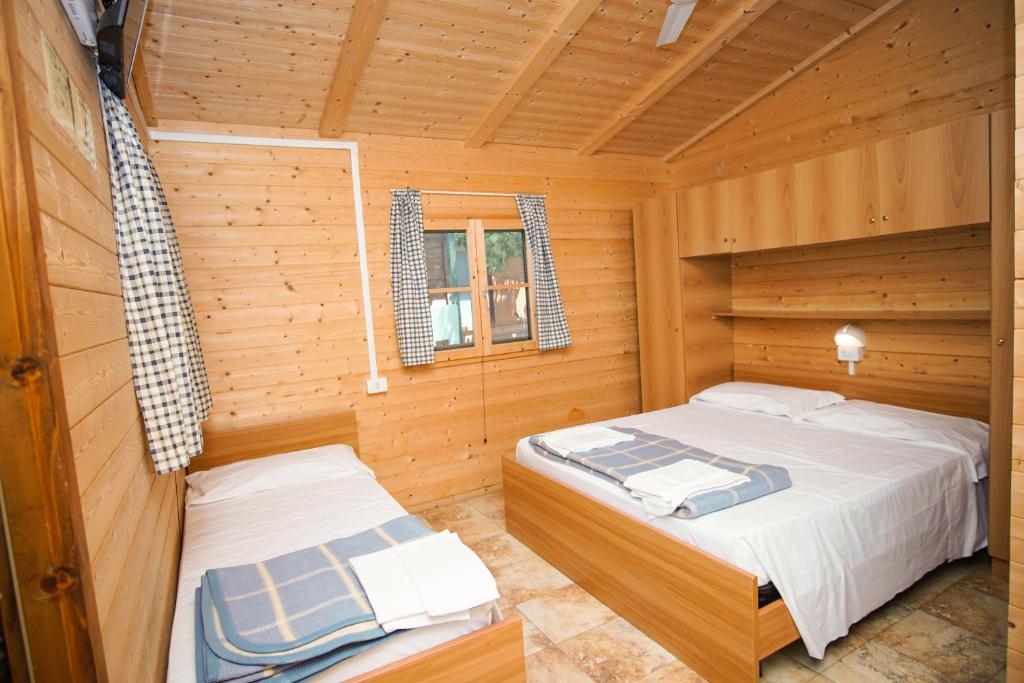 Ліжко або ліжка в номері Villaggio La Siesta