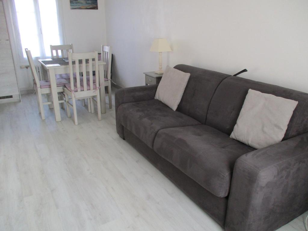 Posezení v ubytování STUDIO 2 PERS PROCHE PLAGE ET COMMERCES