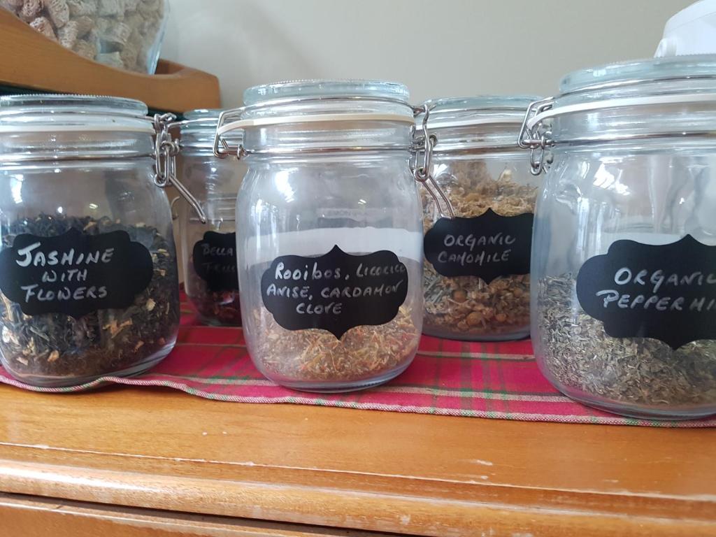 Lady MacDonald Country Inn - Resim 45