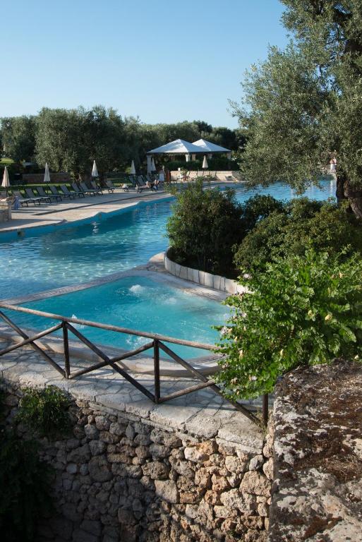 Bazén v ubytování Masseria San Domenico nebo v jeho okolí