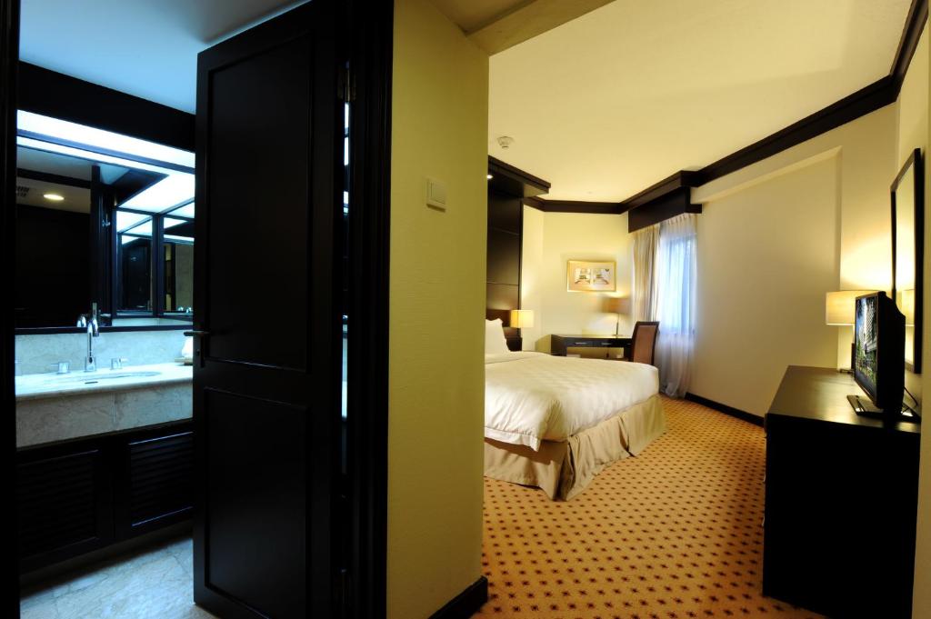 a hotel room with a bed and a bathroom at Hotel Borobudur Jakarta in Jakarta