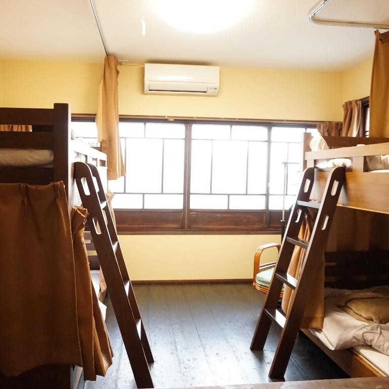 Palanda nebo palandy na pokoji v ubytování Guesthouse KYOTO COMPASS