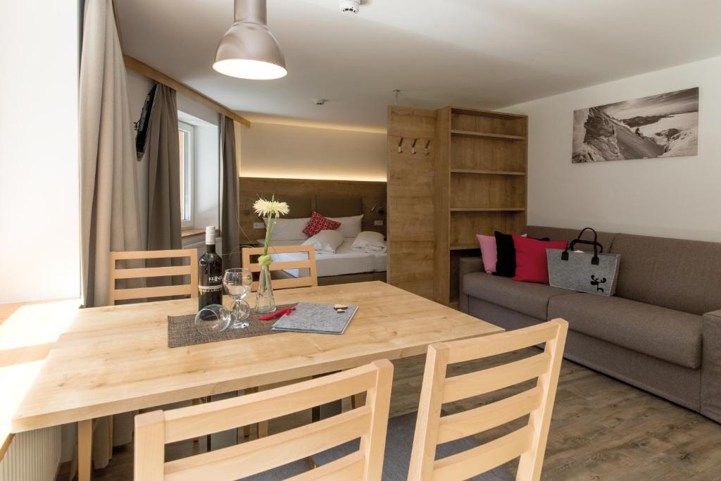 Posezení v ubytování Alpine Lodge Klösterle am Arlberg
