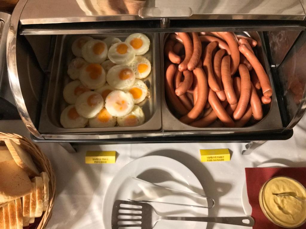 Jídlo v hotelu nebo okolí