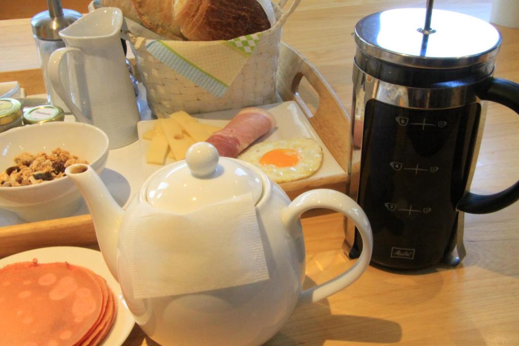 Možnosti snídaně pro hosty v ubytování Chambre D'hôtes Les Epicuriens