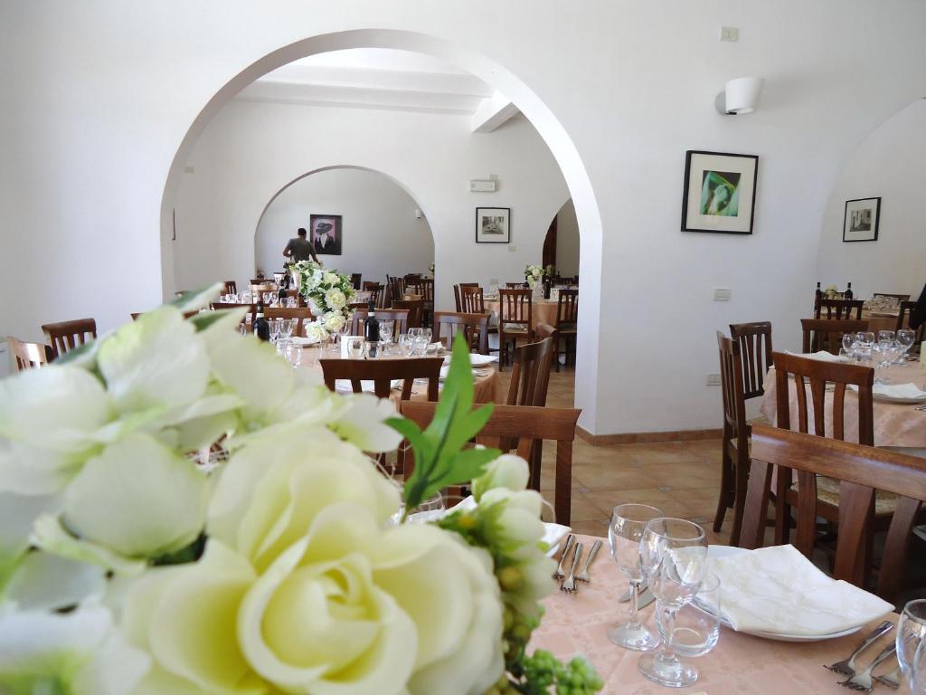 A restaurant or other place to eat at Villa Pascolo