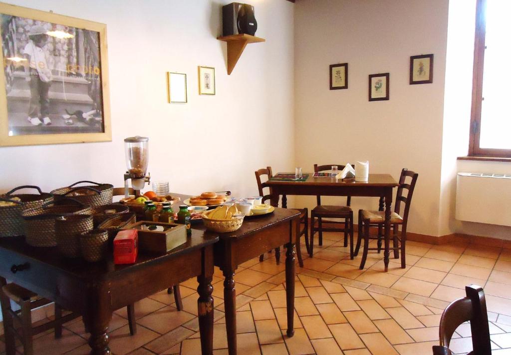 A restaurant or other place to eat at Villa Pascolo
