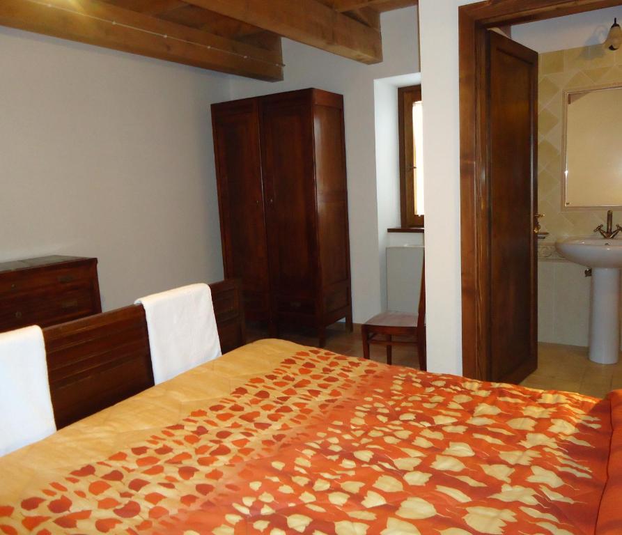 A bed or beds in a room at Villa Pascolo