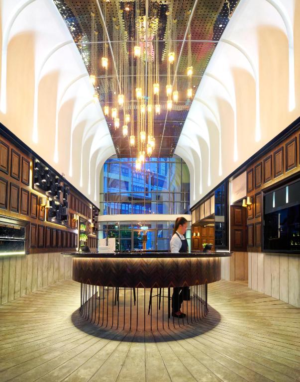 Restaurace v ubytování Bespoke Hotel Puchong