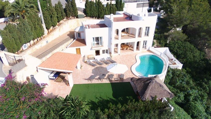 an aerial view of a house with a swimming pool at Villa Sa Seni in Cala Llonga