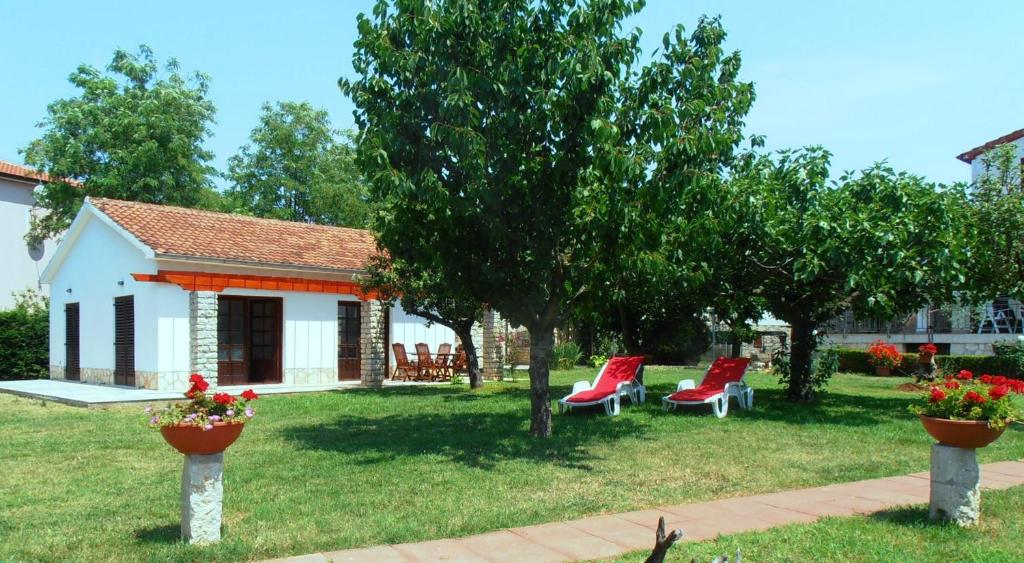 Vonkajšia záhrada v ubytovaní Holiday Home Linet