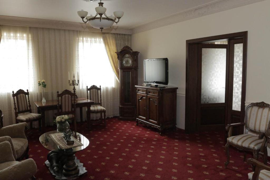 TV a/nebo společenská místnost v ubytování Hotel Slavia