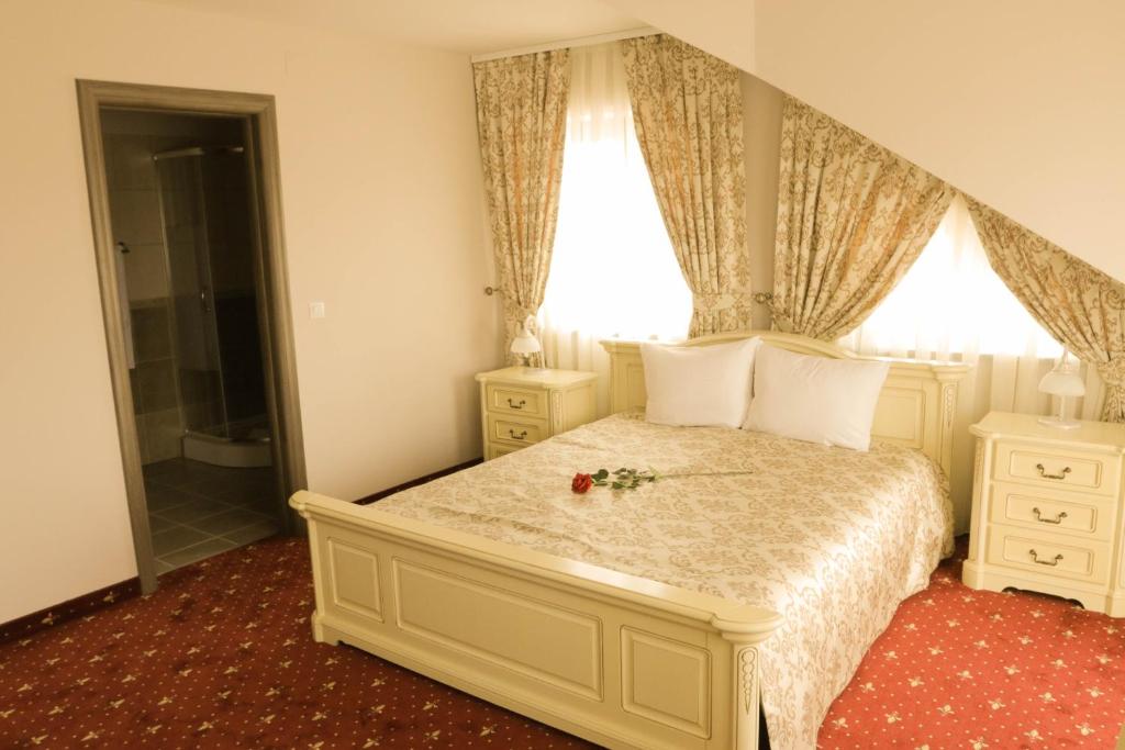 Postel nebo postele na pokoji v ubytování Hotel Slavia